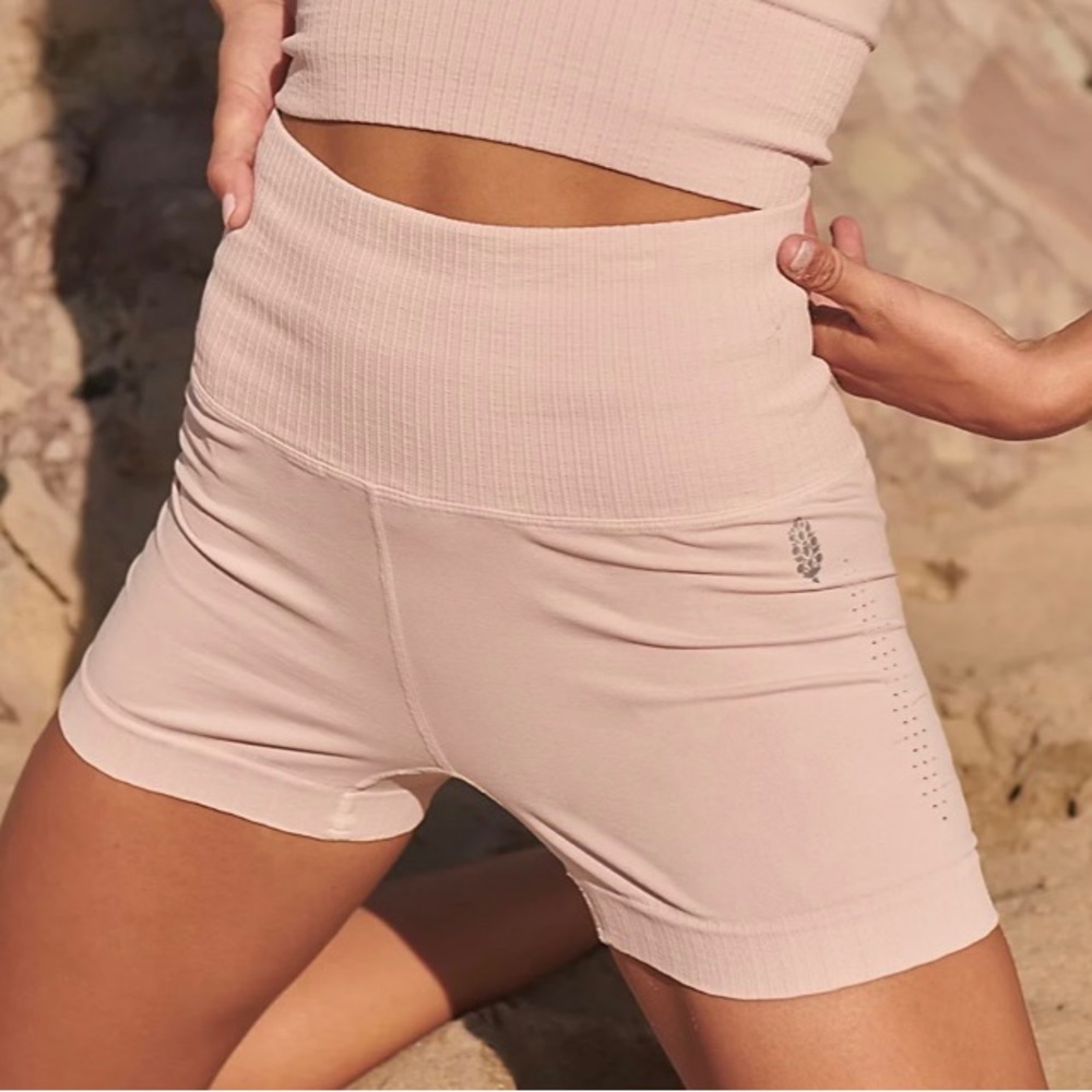 Sweaty Betty Running Shorts in Pink Groun